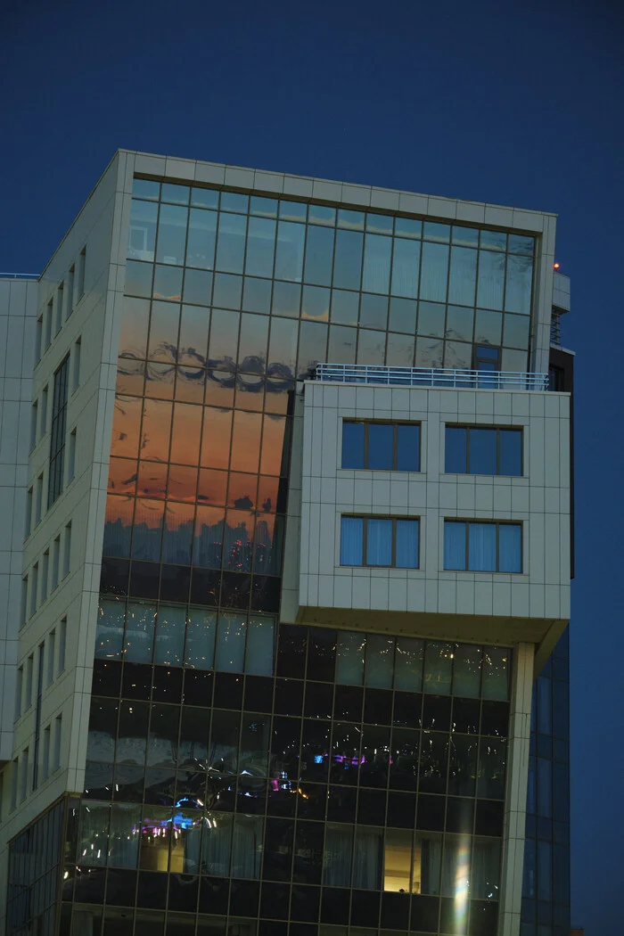 Twilight Reflection - My, dust, Reflection, The photo, Kazan, House, Stained glass, Evening, City walk