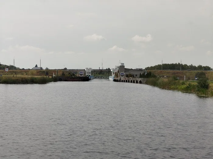 Passing the gateway - My, River fleet, Hydraulic unit, Gateway, Mouse, Video, Vertical video, Longpost