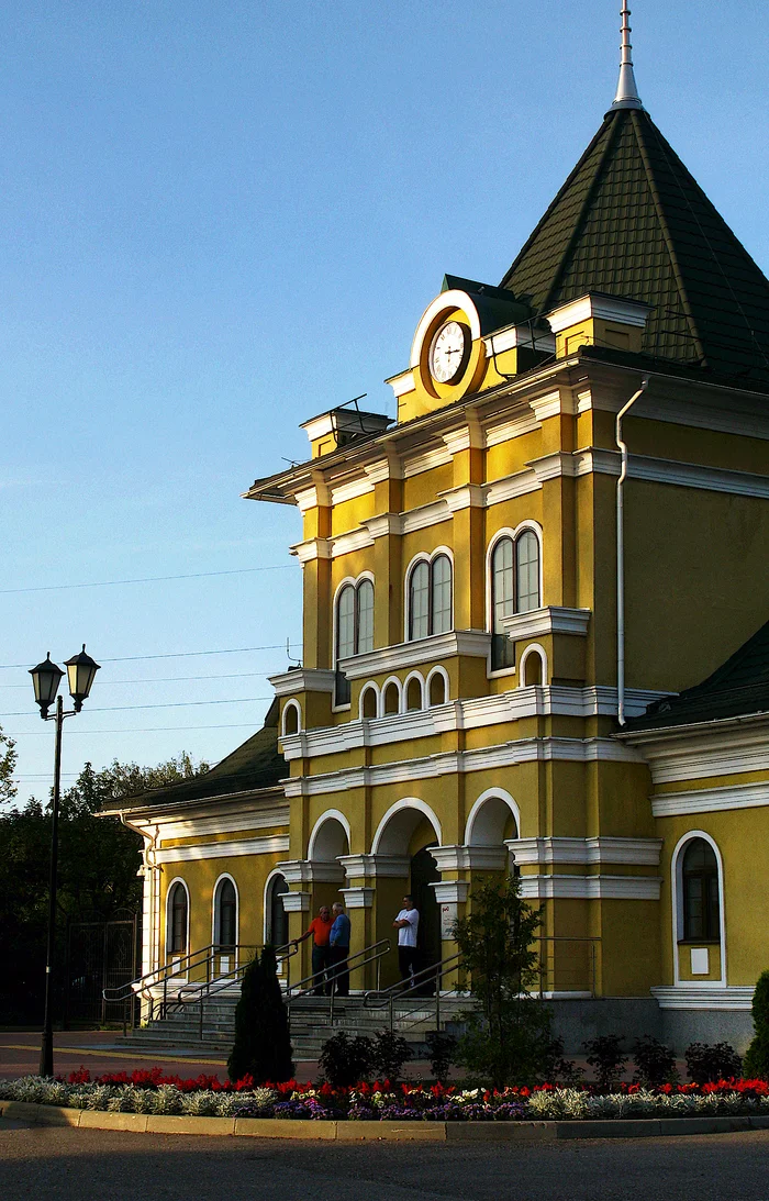 Walk along Zavolga, Yaroslavl - My, Landscape, The photo, Local history, Architecture, Rowan, Tree, Berries, Gimp, Yaroslavl, sights, Museum, Temple, Cities of Russia, Zavolga, Gold ring of Russia, Longpost, Cemetery