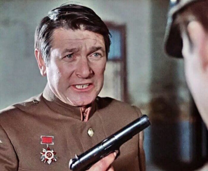 Вы, к слову, задумывались, почему Шарапов Фокса отпустил?