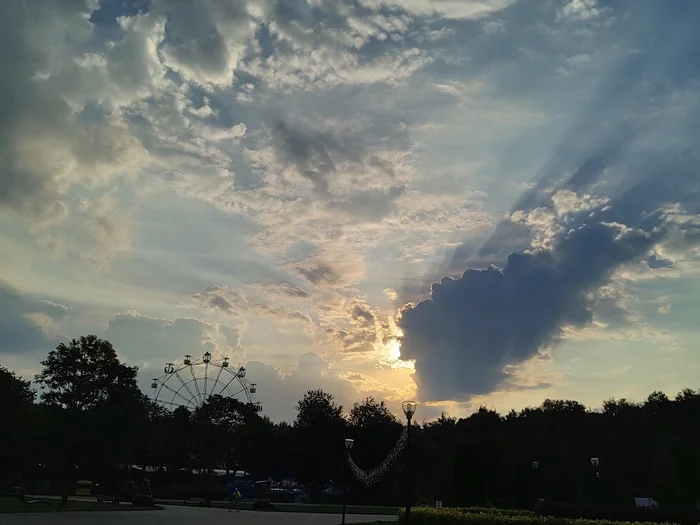 The fish swallowed the sun! - My, Mobile photography, Nature, Sky, Clouds, Morning, Pareidolia, The sun