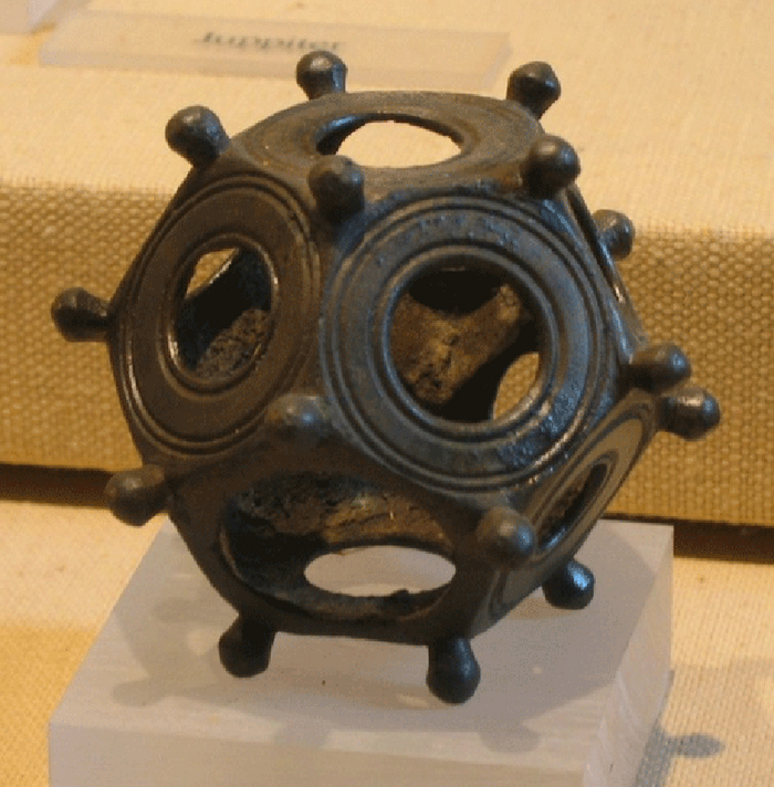 Римский додекаэдр в музее Заальбурга (Бад-Хомбург, Германия