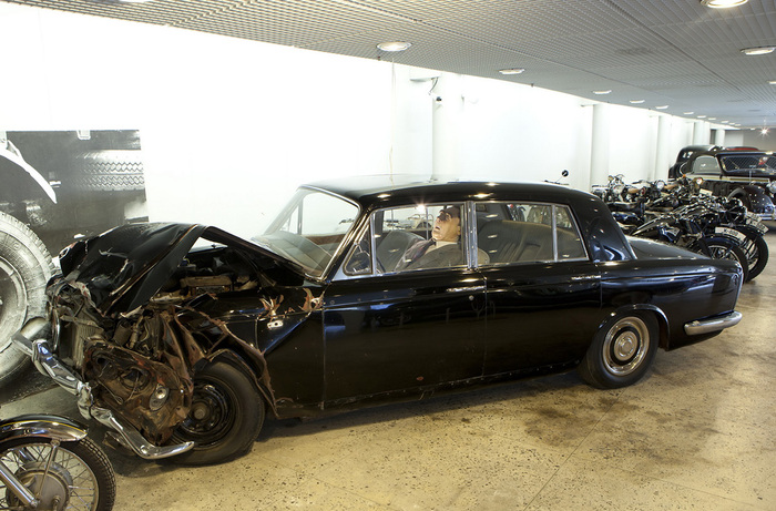 Попавший в Москве в аварию Rolls-Royce Silver Shadow в Рижском музее