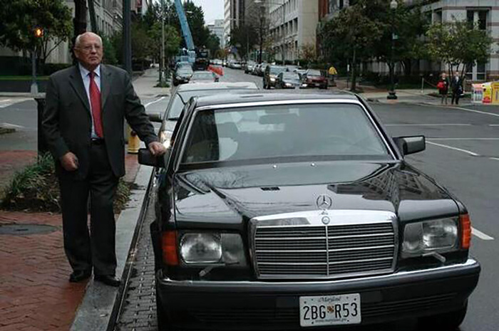 Михаил Горбачев с одним из подаренных в США Mercedes-Benz