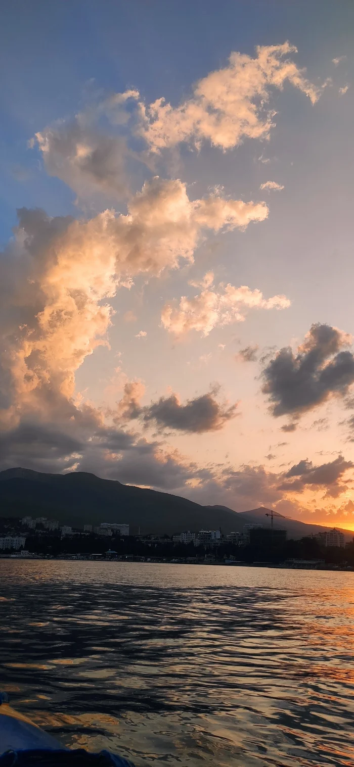 Sunset today, Alushta - My, Crimea, Alushta, Sunset, Black Sea, Sea, Beautiful view, Longpost, The photo, Sky, Clouds, Mobile photography