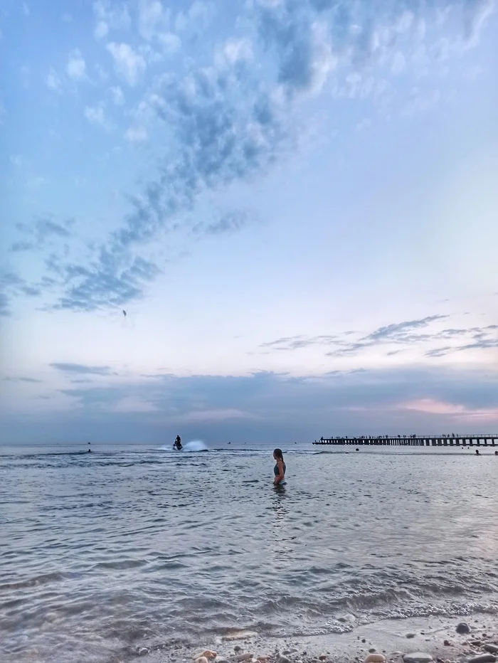 Evening calm in the feed - My, Black Sea, Lermontovo, Sunset, Sea, Beach, Beach season, Beach vacation, Video, Sky, Mobile photography, Longpost