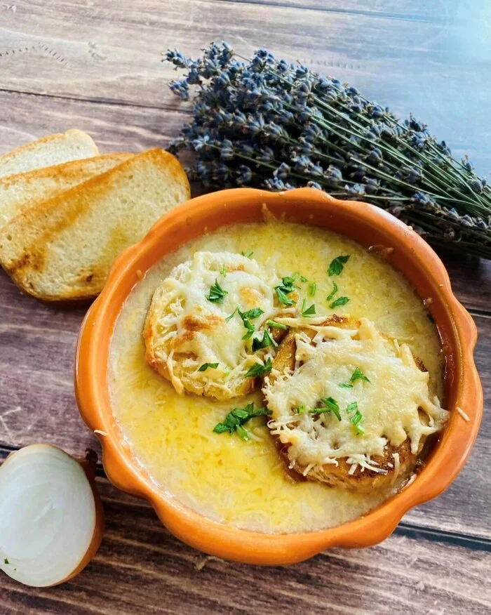 Soup like in France - French onion soup with croutons - My, Serving dishes, Recipe, Dinner, Ingredients, Soup, Cooking, First meal, Toast, Onion, Food