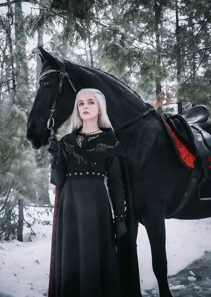 The iron throne calls for battle again, battle, death, power - this is his game... - The photo, PHOTOSESSION, Cosplay, Cosplayers, Horses, Game of Thrones, Raineera Targaryen, Targaryen, Longpost
