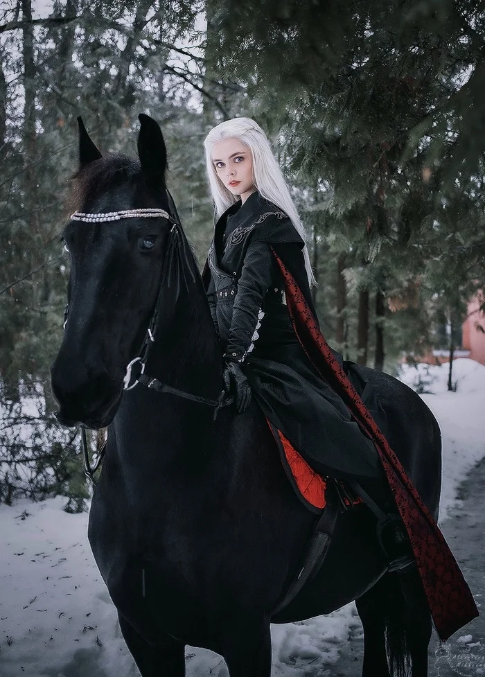 The iron throne calls for battle again, battle, death, power - this is his game... - The photo, PHOTOSESSION, Cosplay, Cosplayers, Horses, Game of Thrones, Raineera Targaryen, Targaryen, Longpost