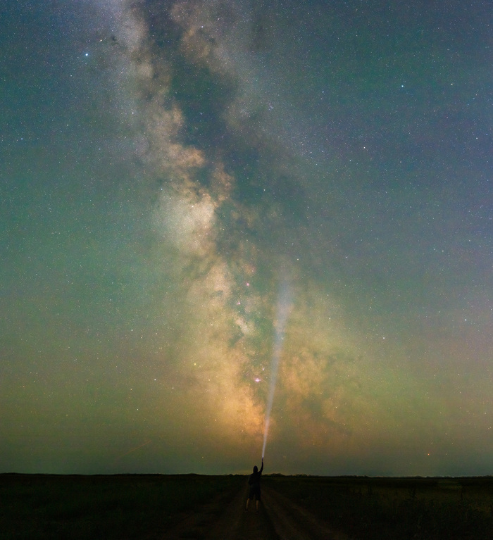 Свет нашей галактики и маленького фонарика