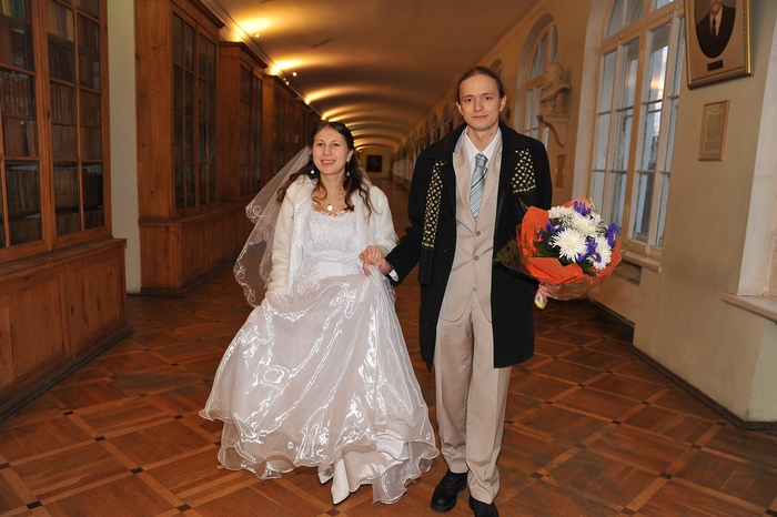 10.12.2011 - Свадьба. Жена на тот момент была аспирантом СПбГУ, поэтому не обошлось без фото в знаменитом коридоре :)