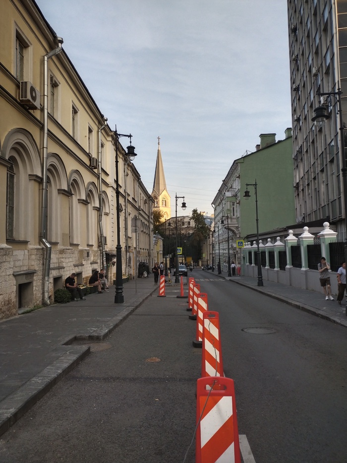 Старосадский переулок. Видео шпиль протестантского собора Петра и Павла