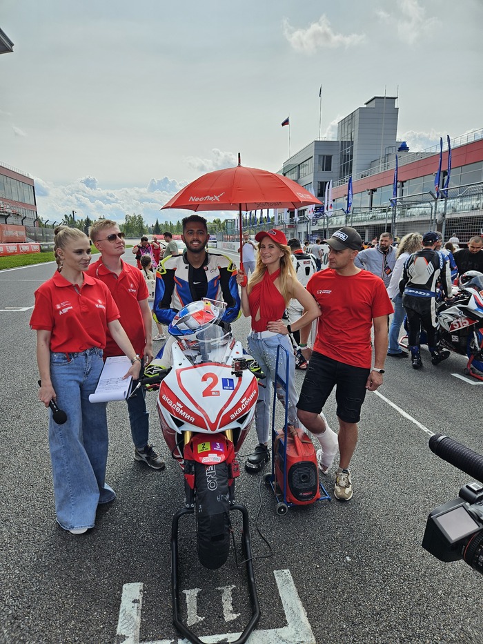 Это я у Таная в роли Umbrella girl постояла