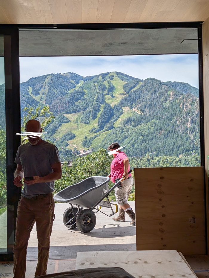 Вера возит цемент!