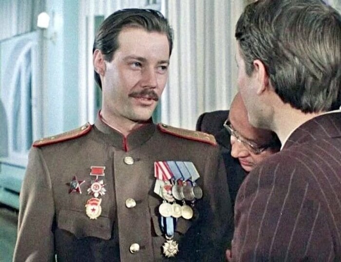 А есть еще и такие... знаки отличия...