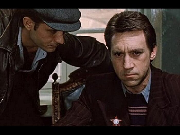 Ну что, Глеб Егорович, берем парнику? - Не знаю, не знаю. Больно он на Павку Корчагина похож...