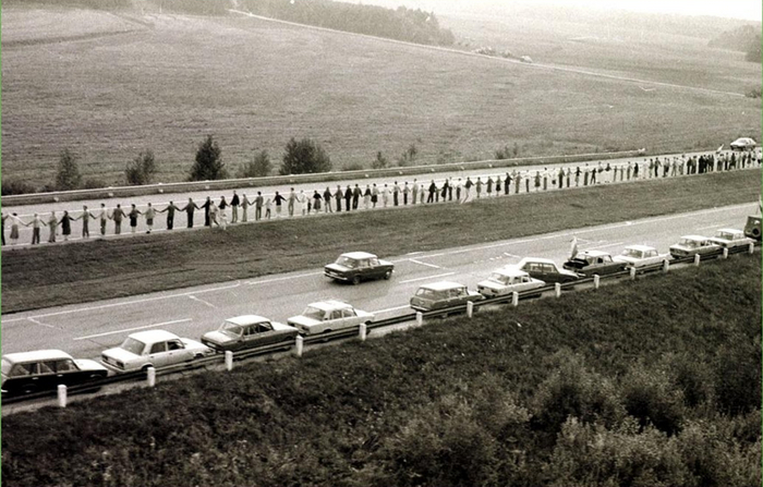 Цепь людей протянулась на 650км от Вильнюса до Таллина