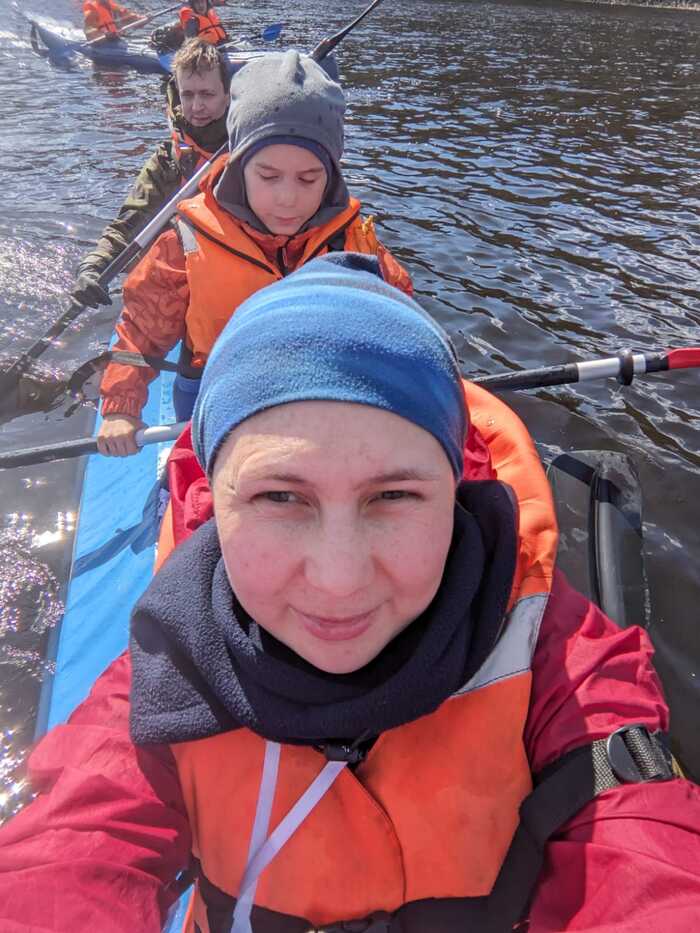 Традиционный водный поход на майские. Дочка шла матросом в другой байдарке.