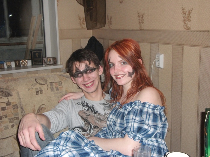 Конец 2011 года, только познакомились. Тогда у меня еще были целы все зубы.