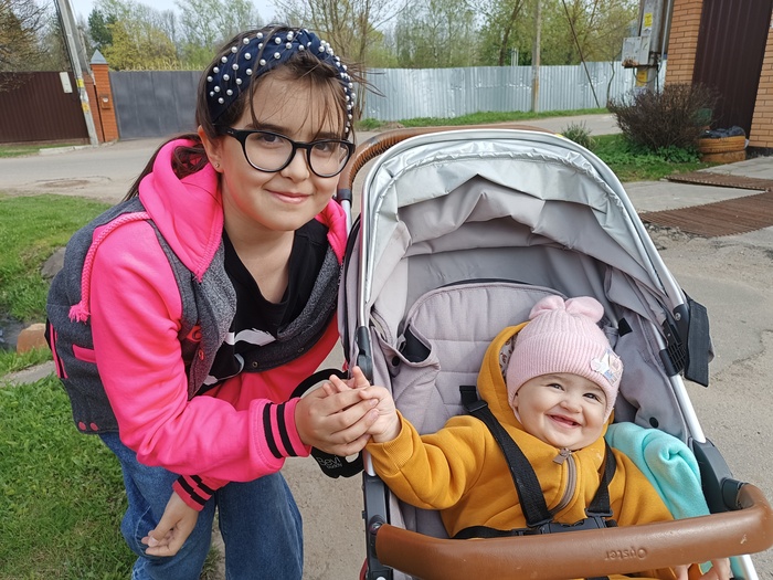 И две наши любимые дочери