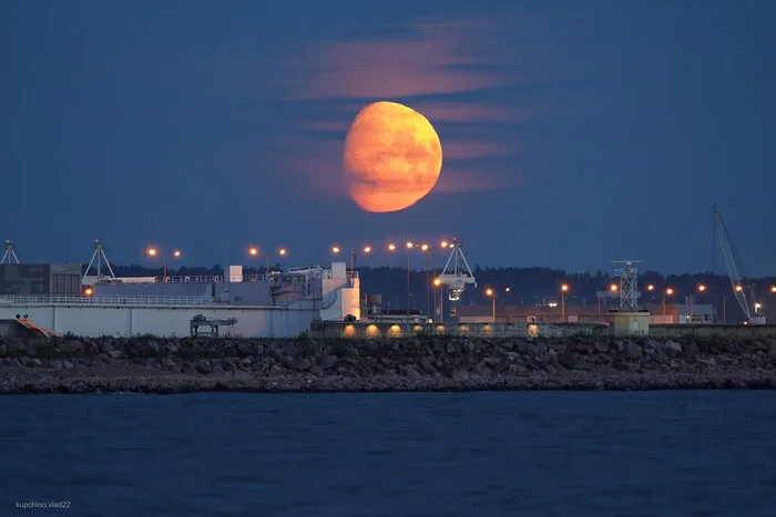 Such a different Moon... August Moon over KZS - My, The photo, Saint Petersburg, Sunset, moon, Dam