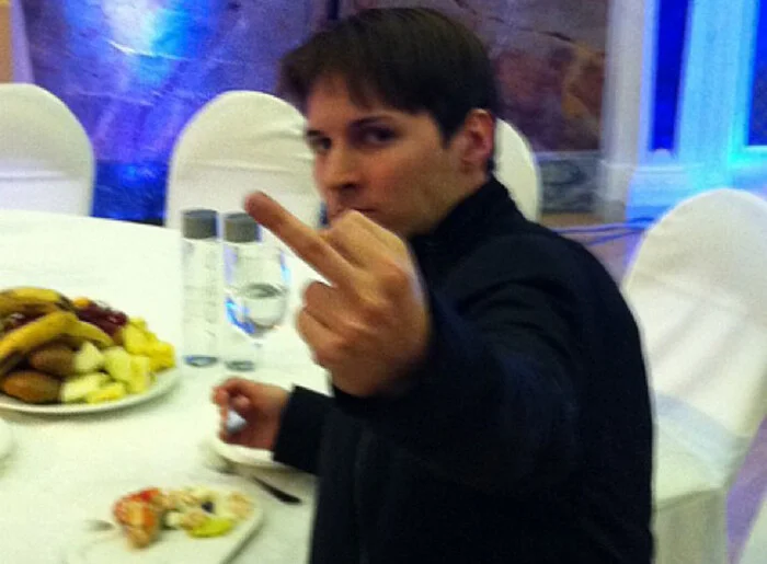 Show them your badge, Pasha - Pavel Durov, Arrest, Politics, Arrest of Pavel Durov, Fak (gesture)