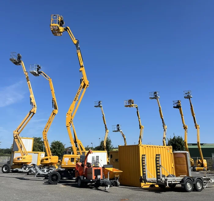 Dandelions - The photo, Vehicle fleet, Lift