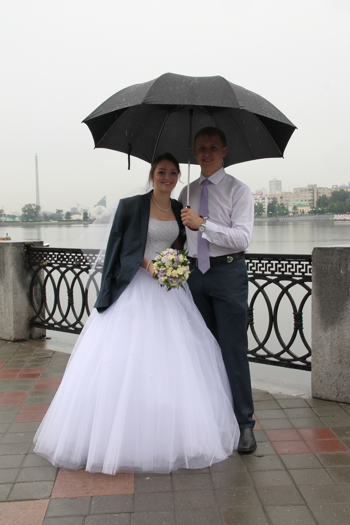 Телебашня на фоне, которую снесут в 2018, подняв кучу пыли