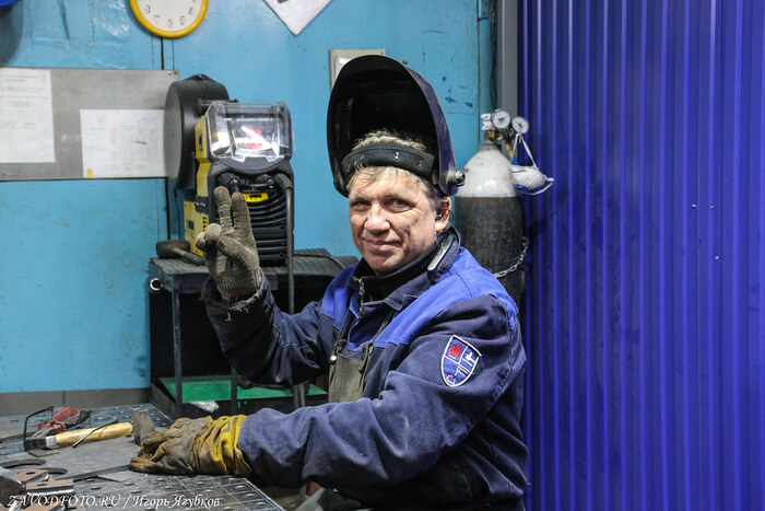 Из серии «Именно они делают Россию великой» - снято мной на АО «Завод «Инвертор» (входит в структуру ГК «Акрон Холдинг»)