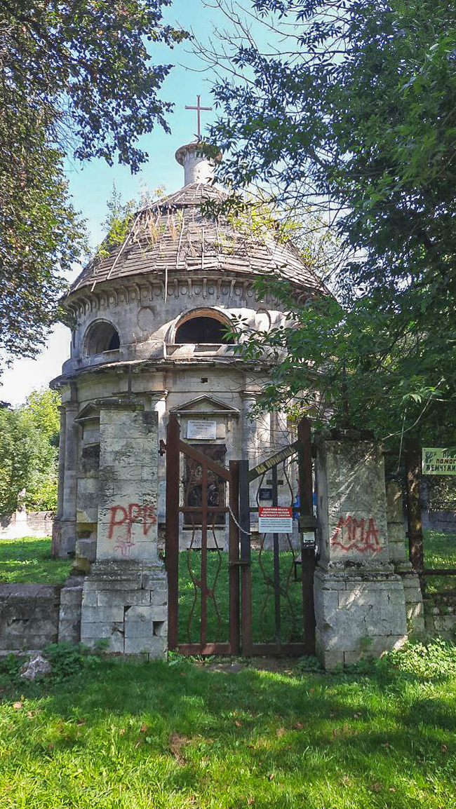 Artifacts of two almost extinct civilizations - My, Collapse of the USSR, Ruins, Count's ruins, Mobile photography, History, Pioneer camp, Chapel, Architecture, Architectural monument, Soviet architecture, Thicket, Memory, Monument, sights, Local history, Longpost