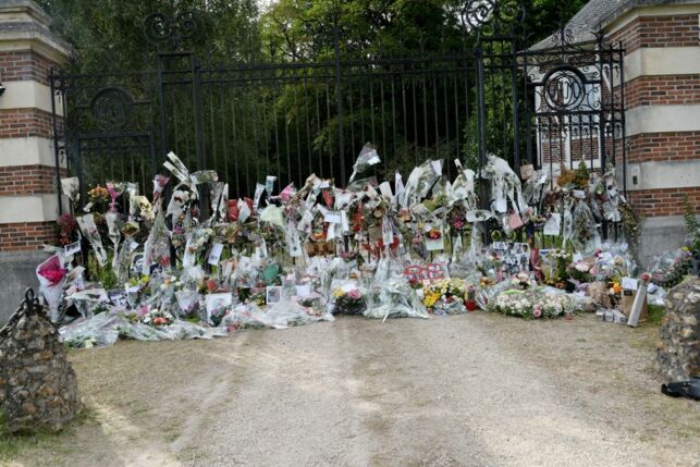 While Pikabu is suffering from Durov’s arrest, Alain Delon was buried in France. Quiet and without pathos - France, Alain Delon, Funeral, Parting, Actors and actresses, Applause, Longpost