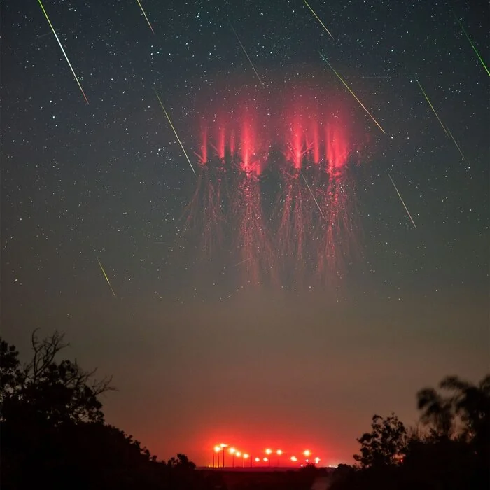 A unique photo of red sprites against the backdrop of the Perseid meteor shower - Perseids, Red sprites, The photo, Starry sky, Beautiful view, Night shooting, New Zealand