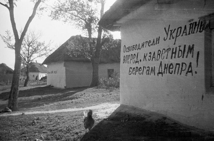 Liberators of Ukraine, forward to the cherished banks of the Dnieper! - the USSR, The Great Patriotic War, История России, Black and white photo, Historical photo, Telegram (link)