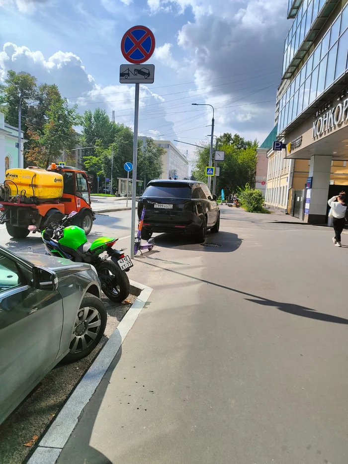 Tell me, what is his name? - People, Emotions, Humor, Auto, Rudeness, Parking, Неправильная парковка, A life, Road, The street, Observation, Driver, Traffic rules, Moscow, Violation of traffic rules