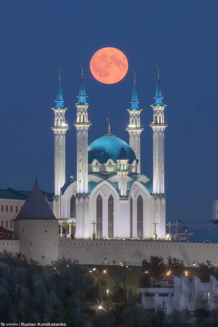 Мечеть Кул Шариф на фоне восходящей Луны - Моё, Казань, Мечеть Кул-Шариф, Луна, Город, Вечер, Canon, Ночной город, Полнолуние, Суперлуние, Длиннопост, Фотография