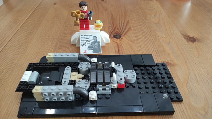 Конец первого шага, частично собран мотор.