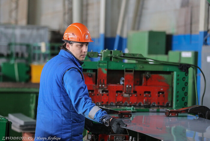 Из серии «Именно они делают Россию великой» - снято мной на АО «Завод «Инвертор» (входит в структуру ГК «Акрон Холдинг»)