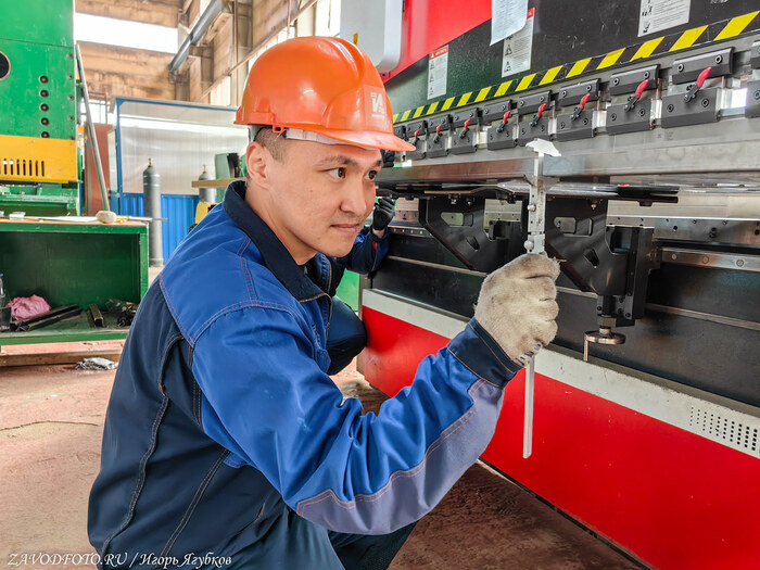 Из серии «Именно они делают Россию великой» - снято мной на АО «Завод «Инвертор» (входит в структуру ГК «Акрон Холдинг»)