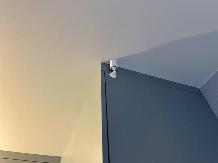 В коридоре на шкафу