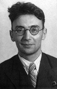 Георгий Ильич Бабат (13.01.1911 — 15.10.1960) был человеком чрезвычайно деятельным и разносторонним. На свой «ВЧ-мобиль» он 31 августа 1945 года получил авторское свидетельство № 65107.