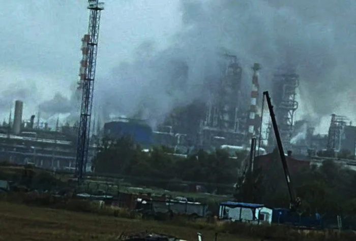 Explosion at the Omsk oil refinery Gazpromneft - Omsk, Gazprom, Refinery, Explosion, Fire, Video, Vertical video, Telegram (link), VKontakte (link), Longpost