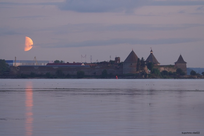"Такая разная Луна"... август