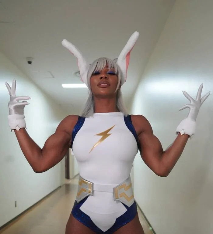 Jade Cargill as Miruko - Jade Cargill, Strong girl, Sports girls, Ebony, Cosplay, Girls, Miruko, Boku no hero academia, Anime, Video, Vertical video, Longpost