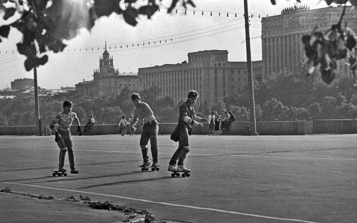 Skate along the embankment! Moscow, 1983 - the USSR, Old photo, 80-е, Moscow, Skate