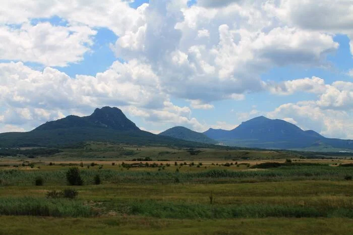 Not far off - My, The photo, Landscape, Nature, The mountains, Field, Cloudiness, Stavropol region