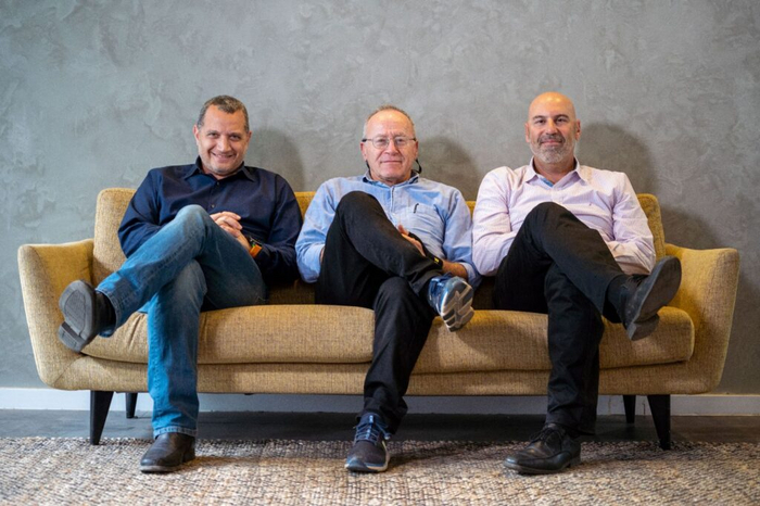  Nayam Wings ( )  ,          (:  Nayam Wings)