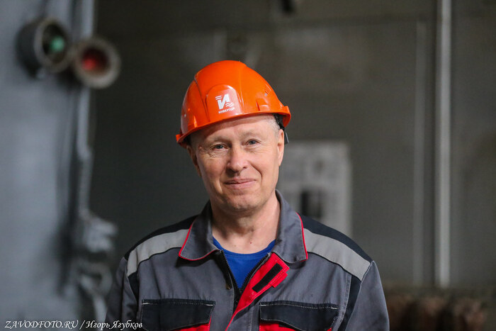 Из серии «Именно они делают Россию великой» - снято мной на АО «Завод «Инвертор» (входит в структуру ГК «Акрон Холдинг»)