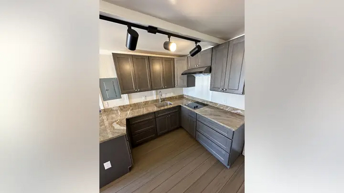    Atlas Survival Shelters    400 000  ,   . (Atlas Survival Shelters)