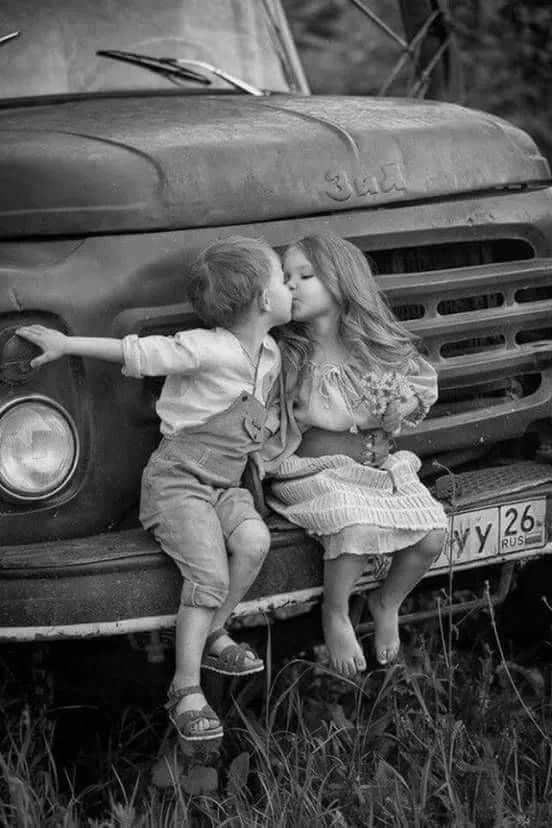 Love at first sight... - The photo, Children, First kiss