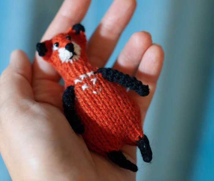 Knitted fox, pocket friend - My, Knitting, Needlework, Handmade, Pocket animals, Knitting, Fox, Amigurumi, Knitted toys, Author's toy, Needlework without process, Plush Toys, Longpost